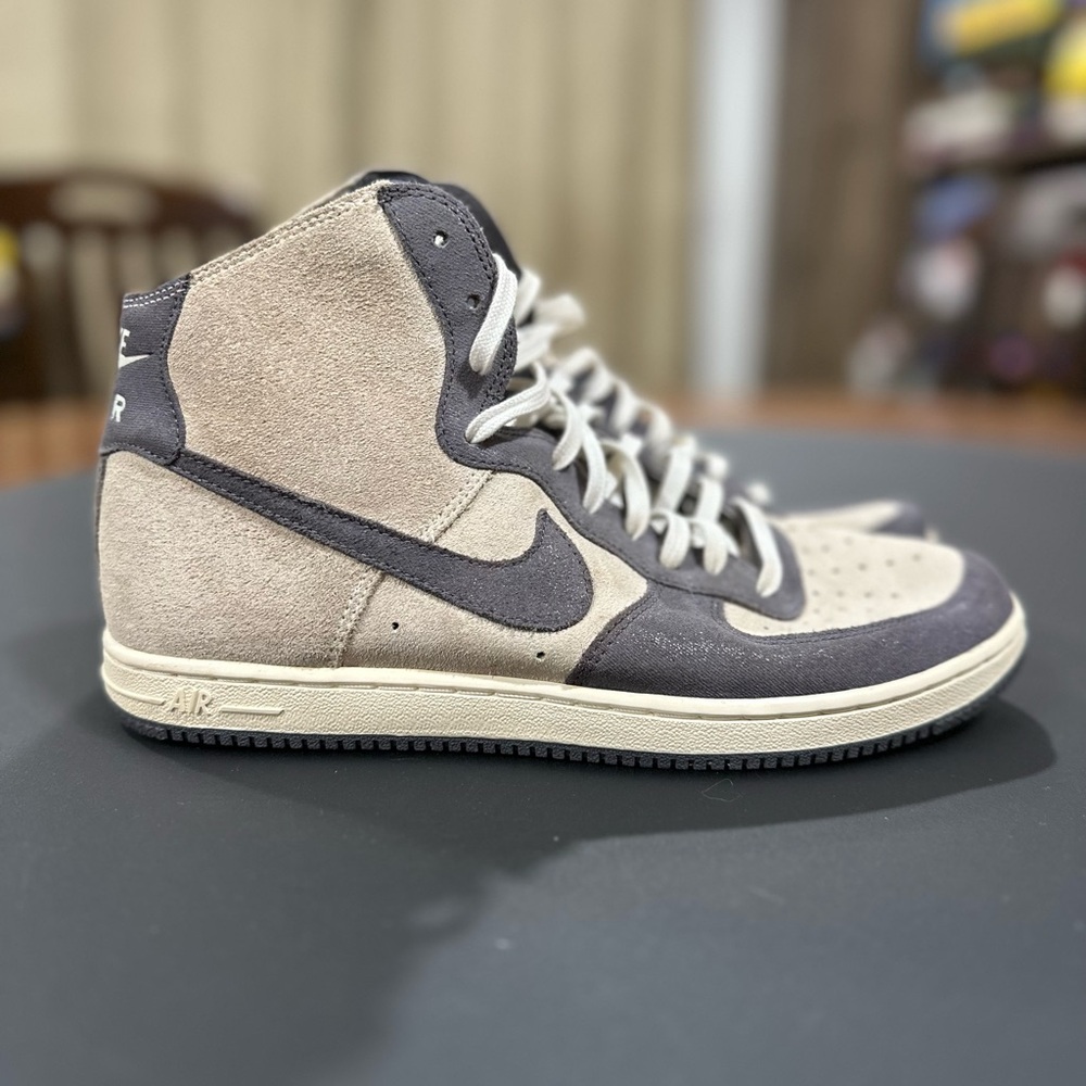 Nike AF1-Light Silver Gray Suede. Like New Women’s size 8.5